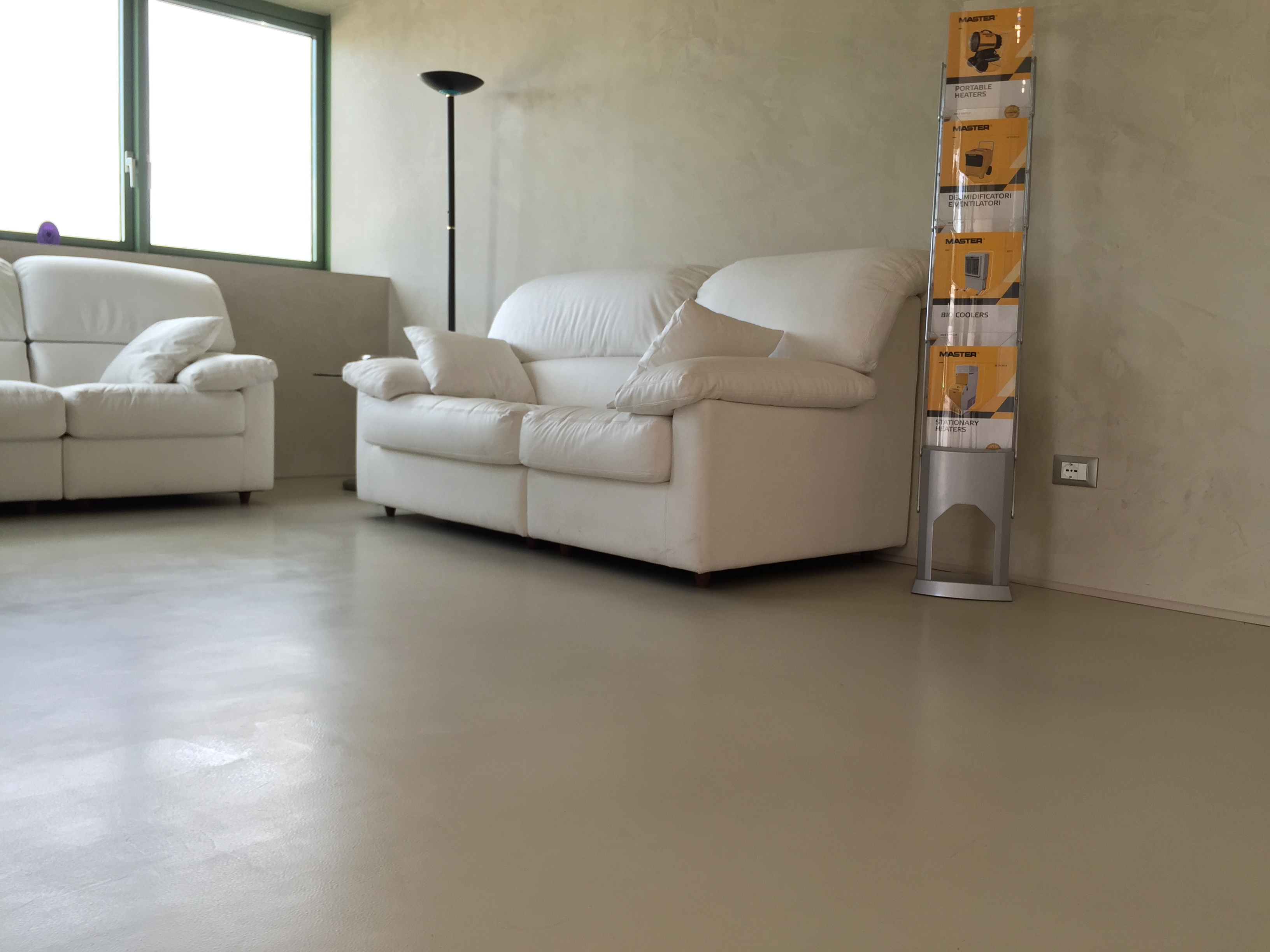 Finishes In Resins For Flooring Waterprooving Venber